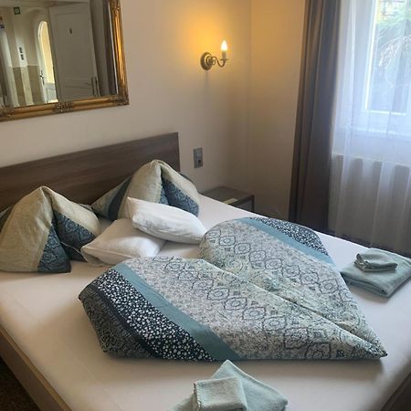 Aradi Vendeghaz Hotel Mişcolţ Exterior foto