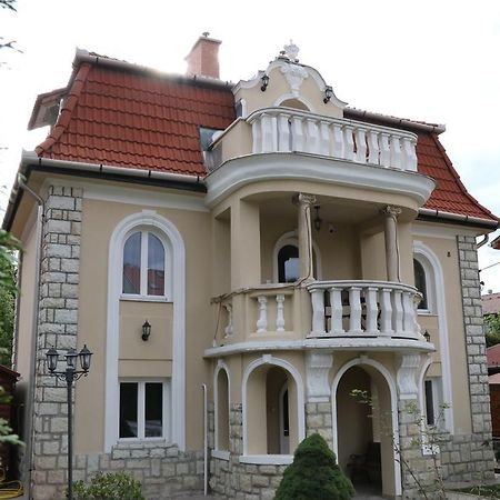 Aradi Vendeghaz Hotel Mişcolţ Exterior foto