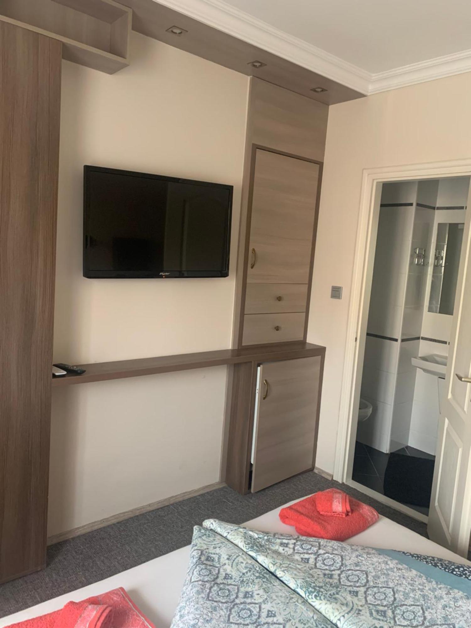 Aradi Vendeghaz Hotel Mişcolţ Exterior foto