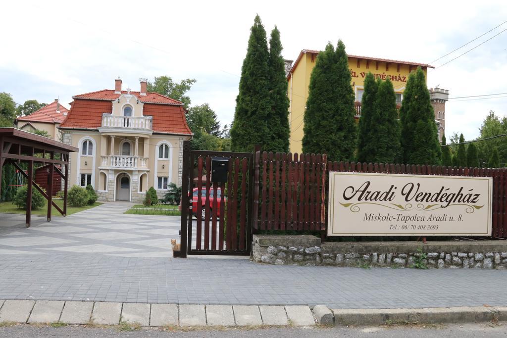Aradi Vendeghaz Hotel Mişcolţ Exterior foto