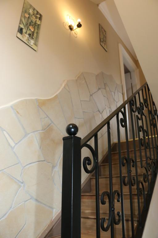 Aradi Vendeghaz Hotel Mişcolţ Exterior foto