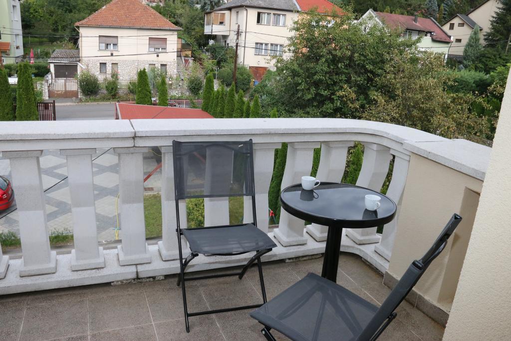 Aradi Vendeghaz Hotel Mişcolţ Exterior foto