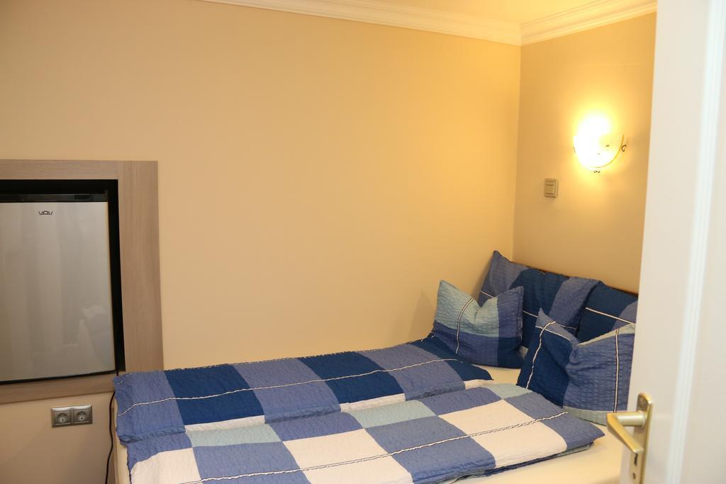 Aradi Vendeghaz Hotel Mişcolţ Cameră foto