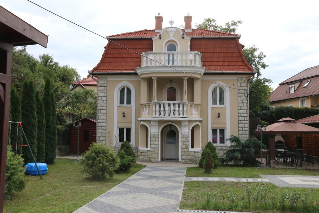 Aradi Vendeghaz Hotel Mişcolţ Exterior foto