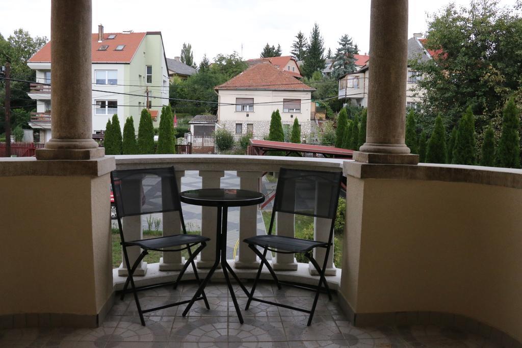 Aradi Vendeghaz Hotel Mişcolţ Exterior foto