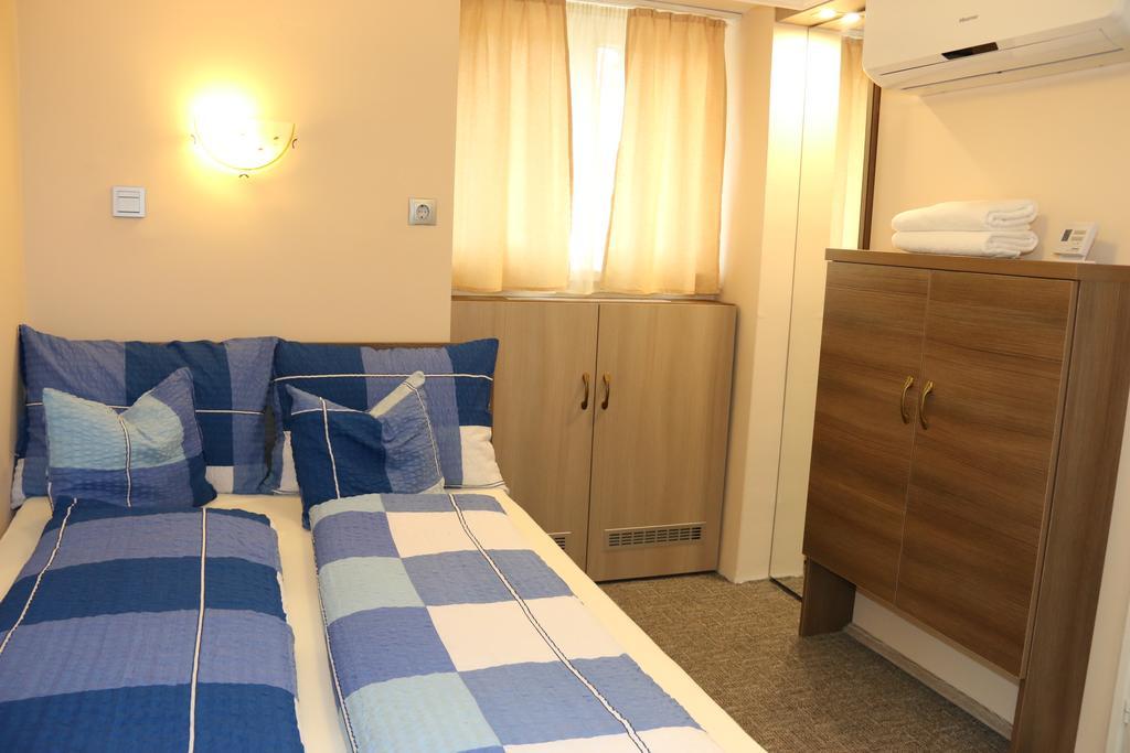 Aradi Vendeghaz Hotel Mişcolţ Cameră foto