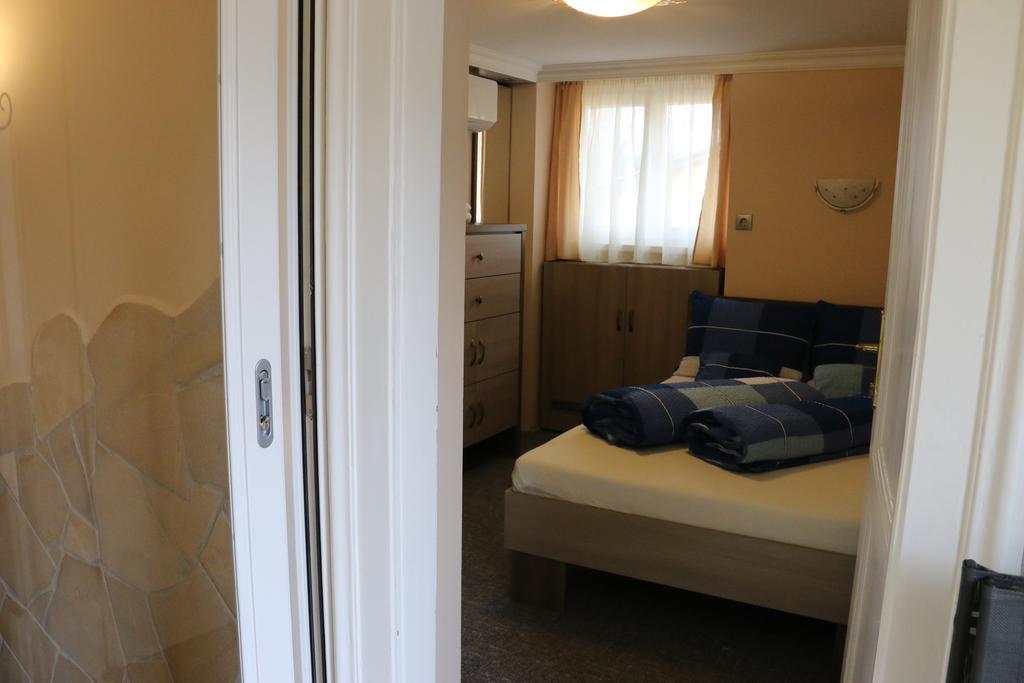 Aradi Vendeghaz Hotel Mişcolţ Cameră foto
