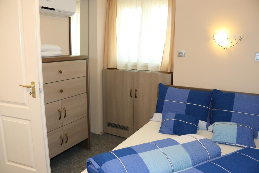 Aradi Vendeghaz Hotel Mişcolţ Cameră foto