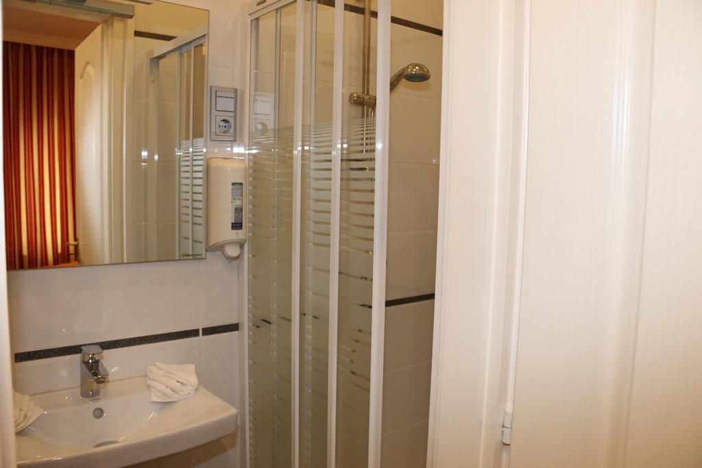 Aradi Vendeghaz Hotel Mişcolţ Cameră foto
